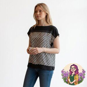 New York & Company Black and White Geometric Blouse Medium Cap Sleeve Workwear